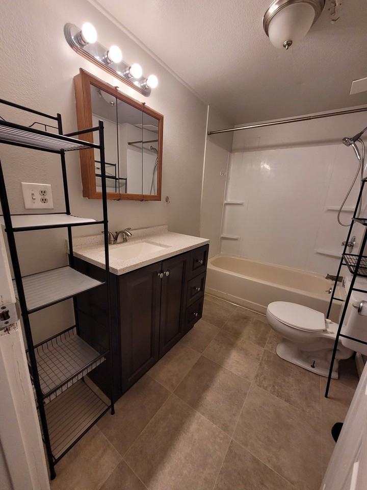 548 2nd St - Photo 3 of 8