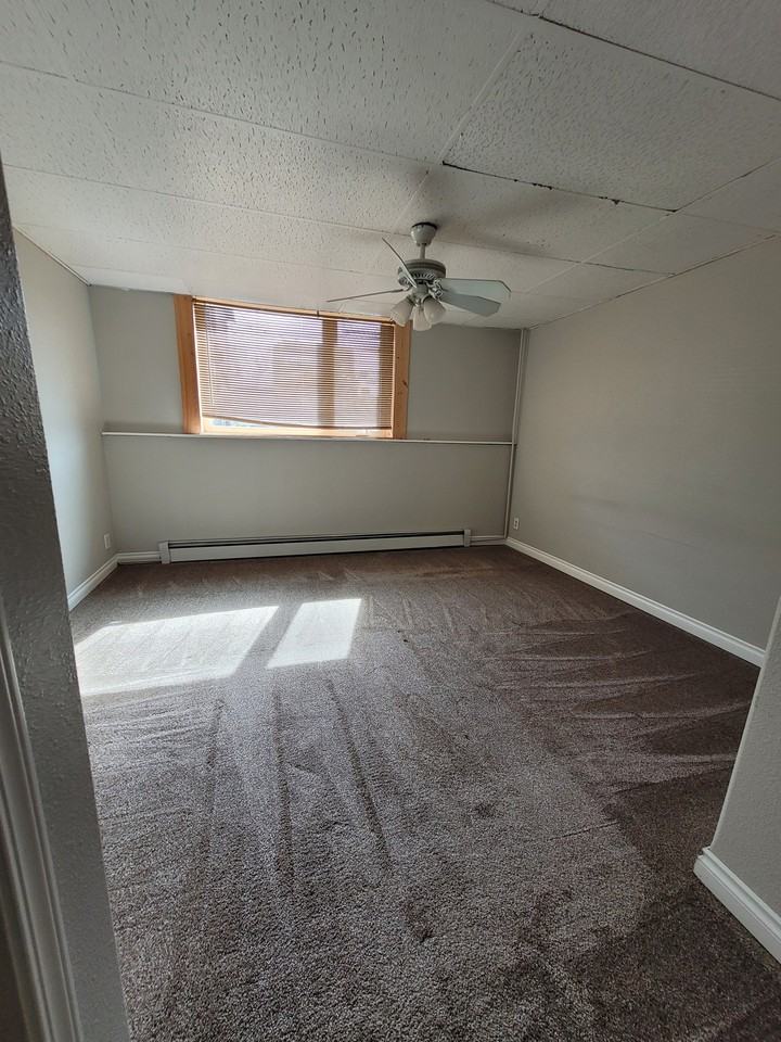 548 2nd St - Photo 4 of 8