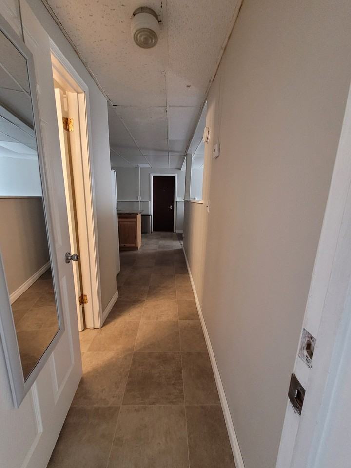 548 2nd St - Photo 6 of 8