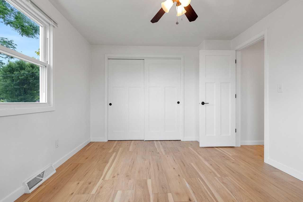 1004 S Erie St - Photo 4 of 19