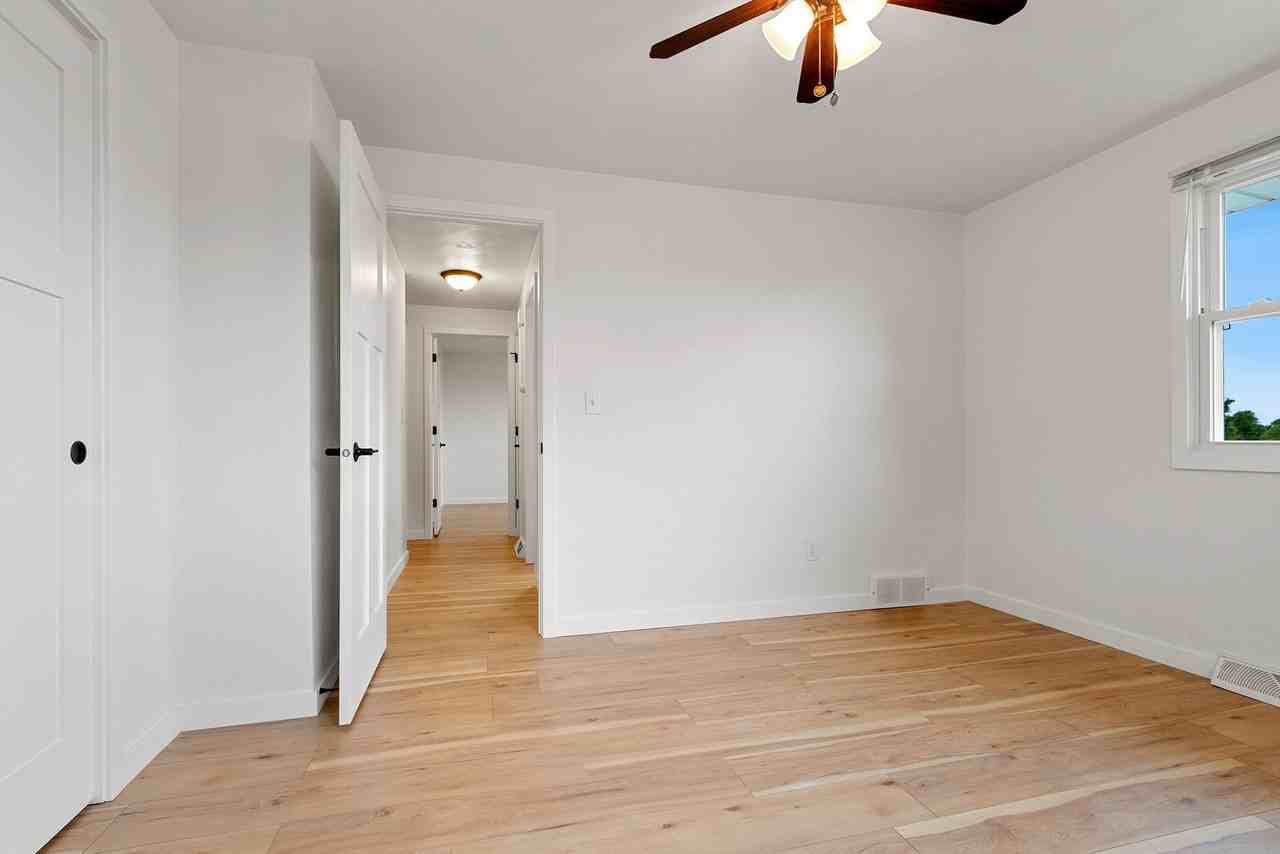 1004 S Erie St - Photo 5 of 19