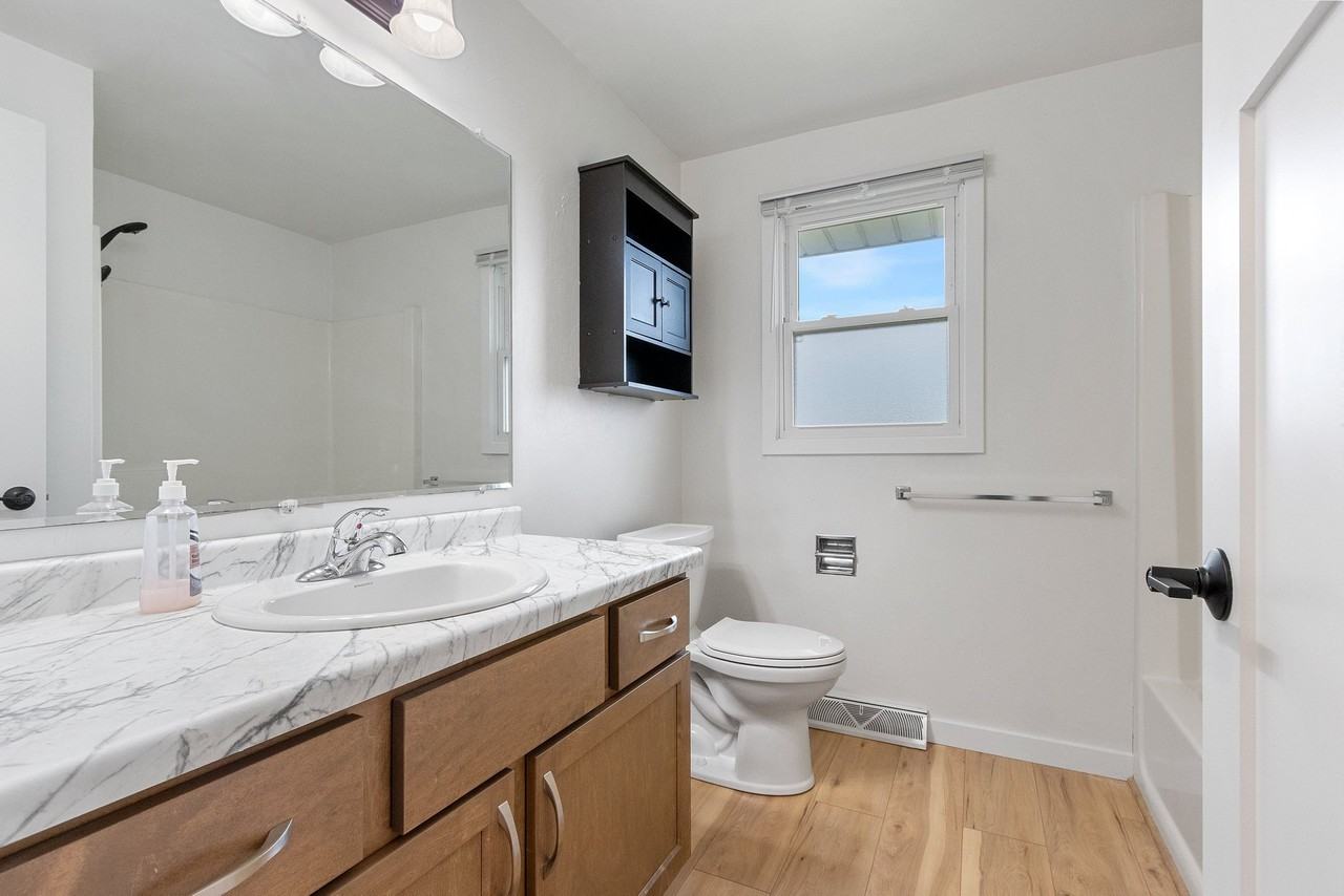 1004 S Erie St - Photo 7 of 19