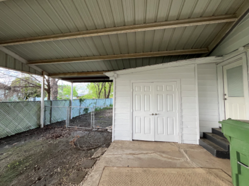 102 E Pecan St - Photo 2 of 50
