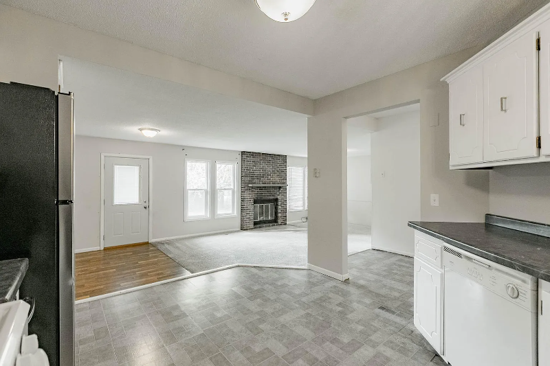 8456 Sheridan Ave N - Photo 4 of 13