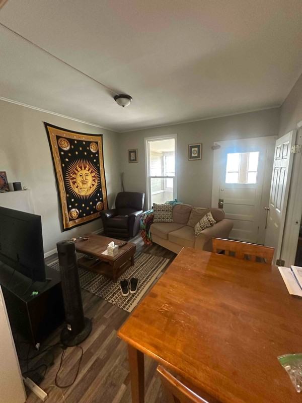 306 King St W #2 - Photo 2 of 7