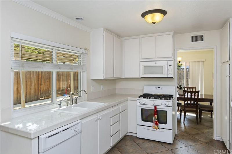 11180 Cochran Ave - Photo 4 of 8