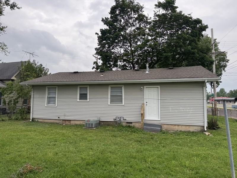 2427 W Olive St - Photo 3 of 18