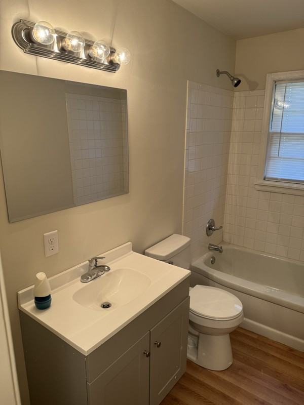 2427 W Olive St - Photo 5 of 18