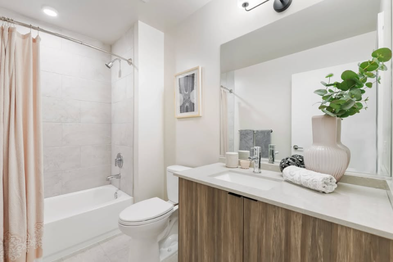 352 S Aberdeen St - Photo 4 of 12