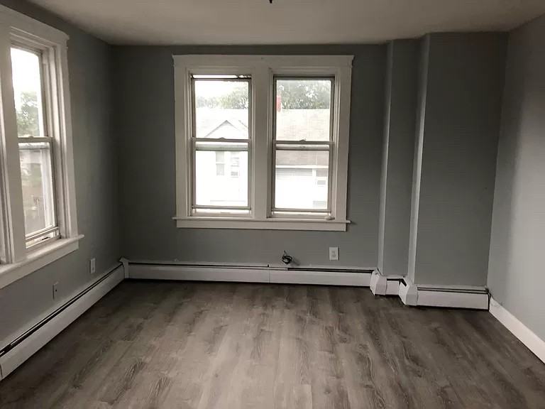 635 Fall River Ave #2A