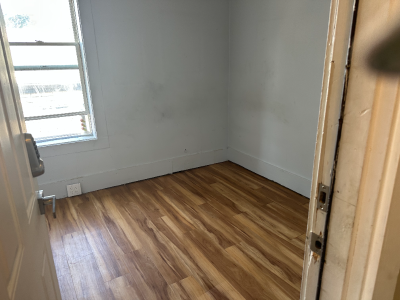 341 S Broadway St - Photo 3 of 5