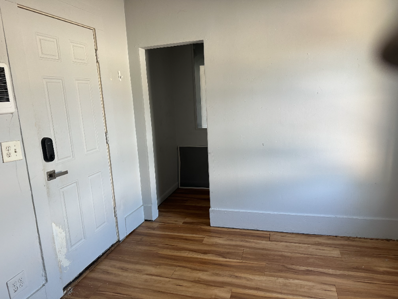341 S Broadway St - Photo 4 of 5