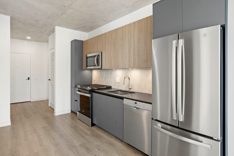 221 W Polk St - Photo 2 of 16