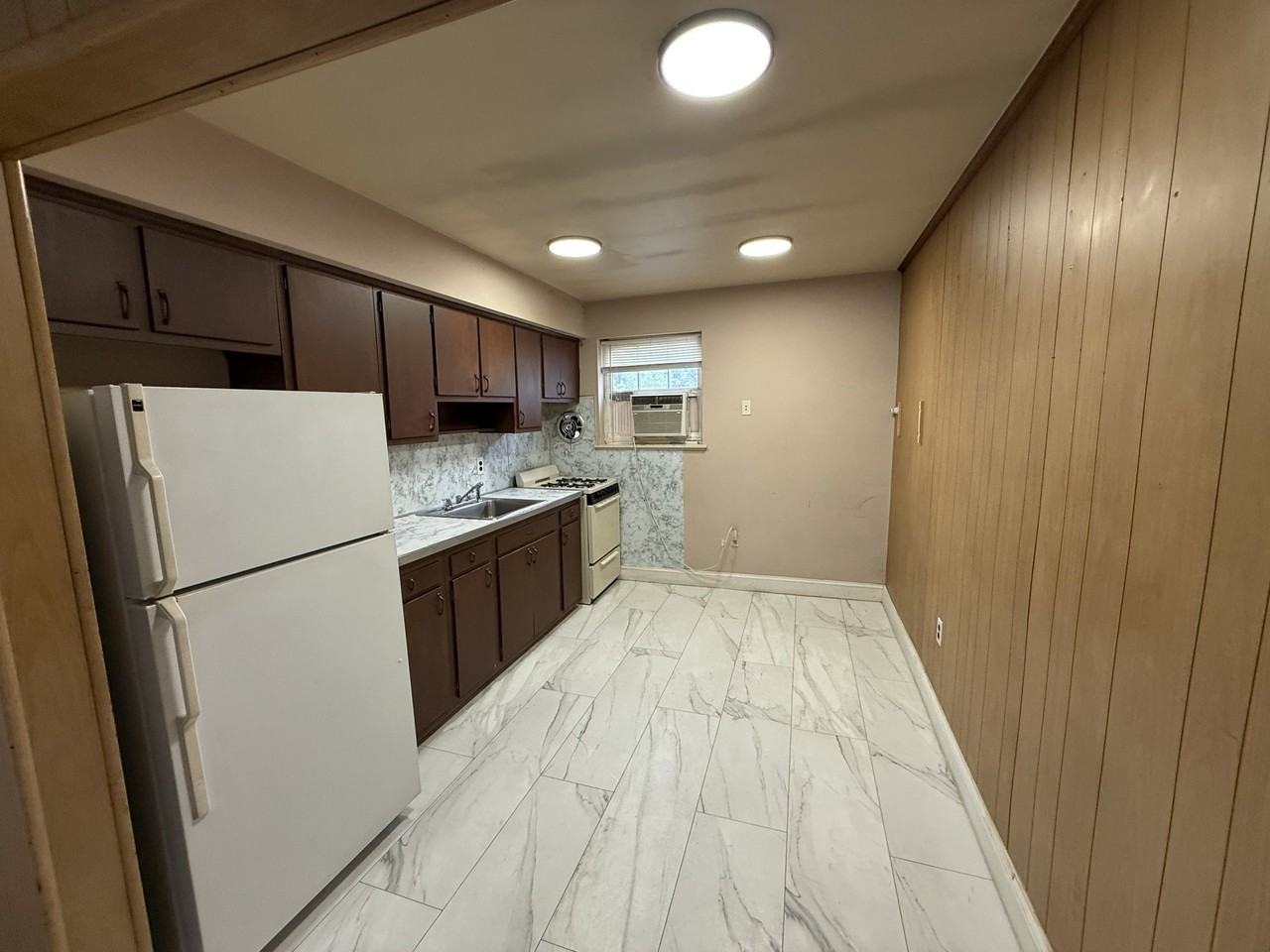506 Broad St - Photo 3 of 4