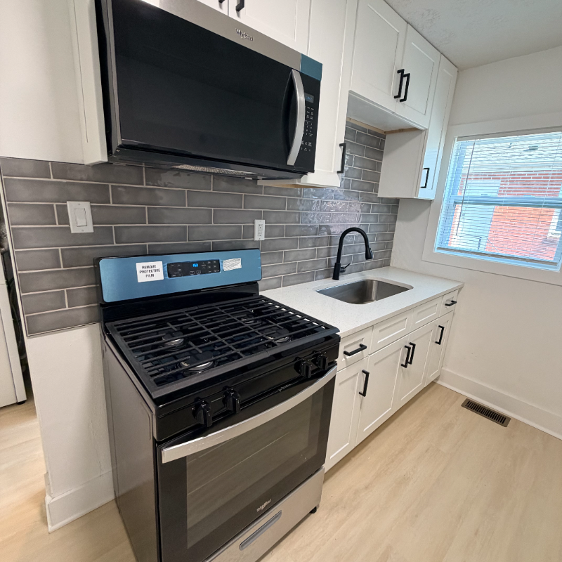 1336 Sharon St Nw - Photo 4 of 17