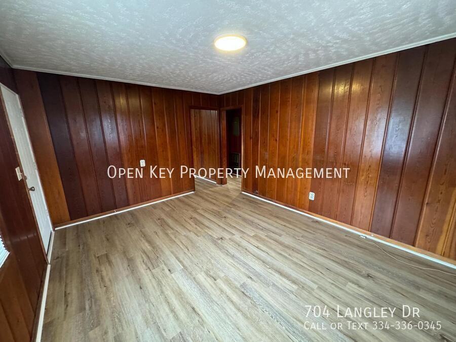 704 Langley Dr - Photo 5 of 17