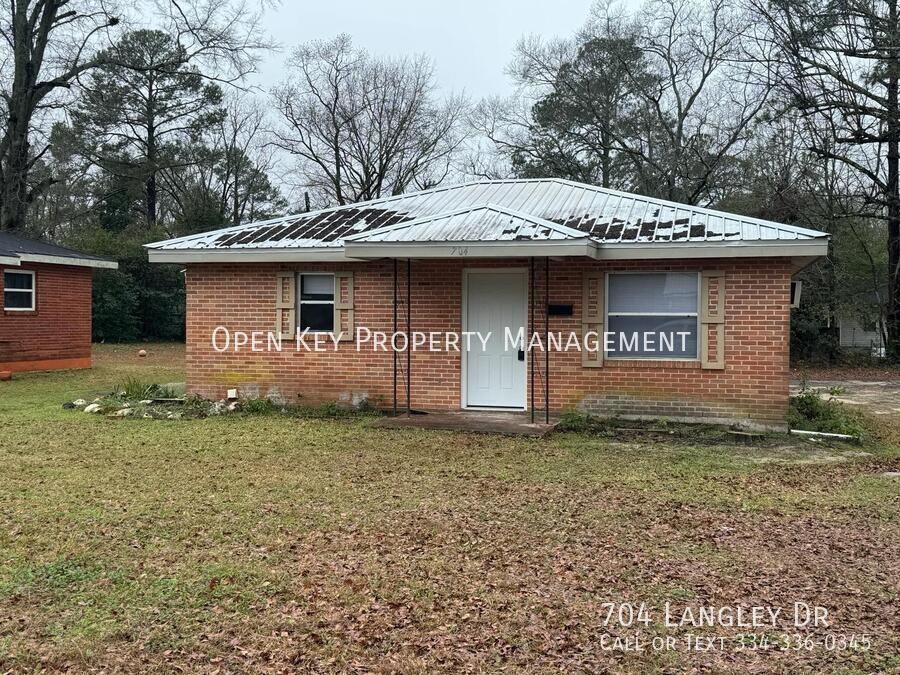 704 Langley Dr - Photo 2 of 17