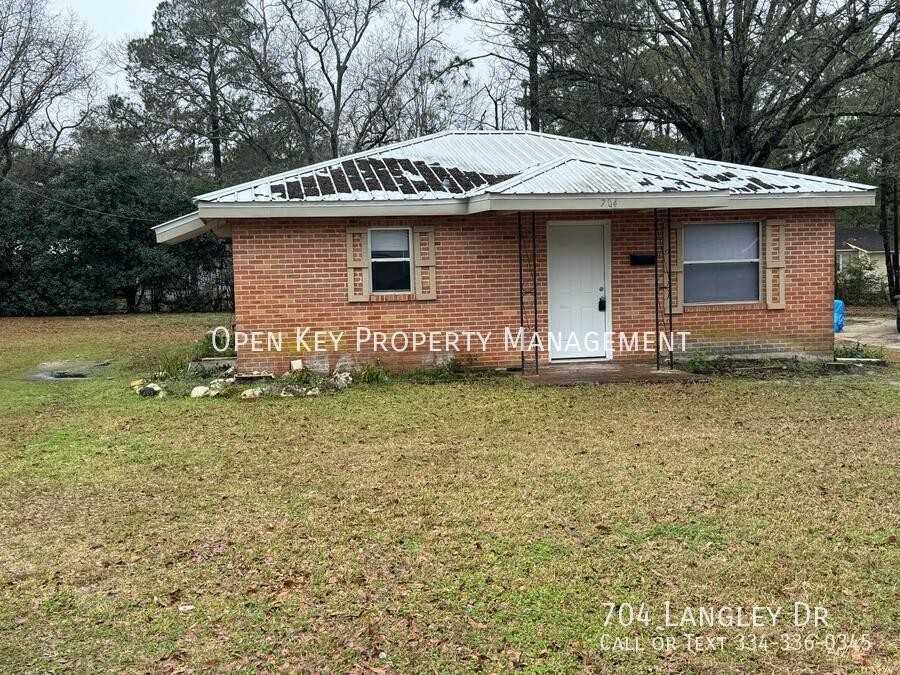 704 Langley Dr - Photo 3 of 17