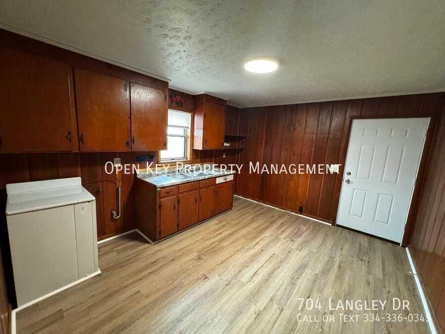 704 Langley Dr - Photo 6 of 17
