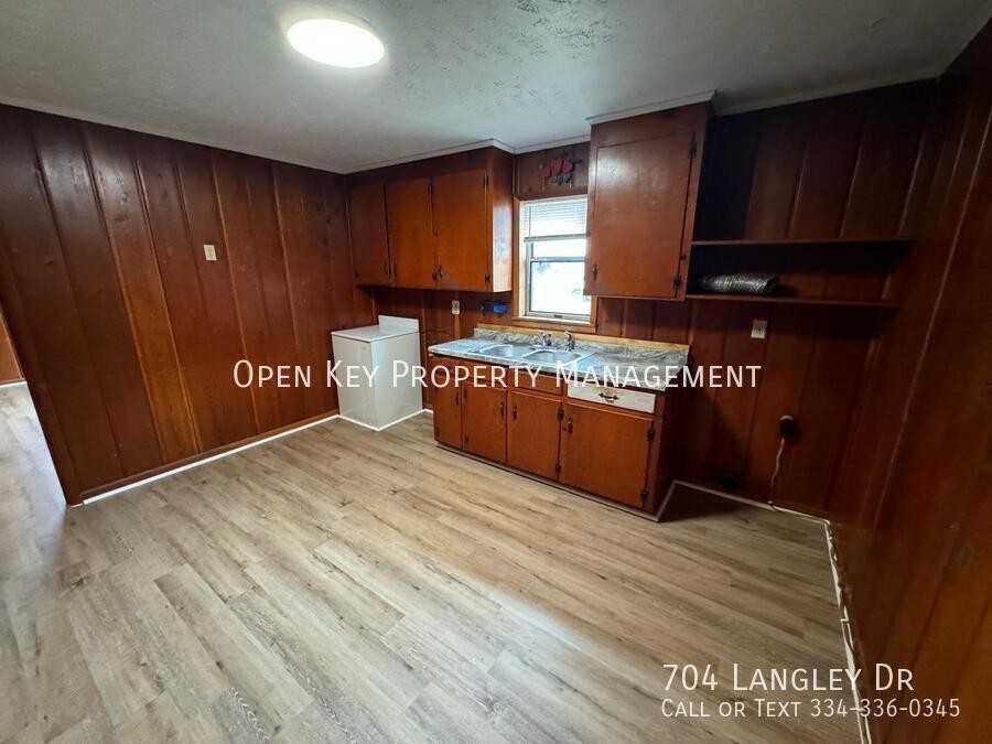704 Langley Dr - Photo 7 of 17