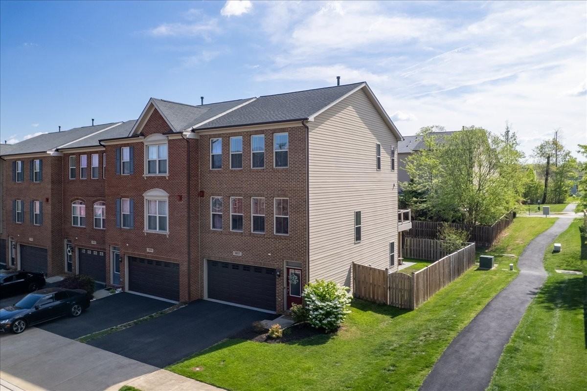 6837 William White Way - Photo 3 of 46