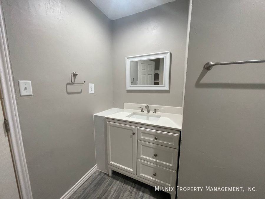 202 S Virginia St - Photo 2 of 17
