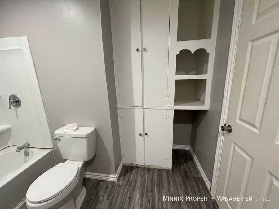 202 S Virginia St - Photo 3 of 17