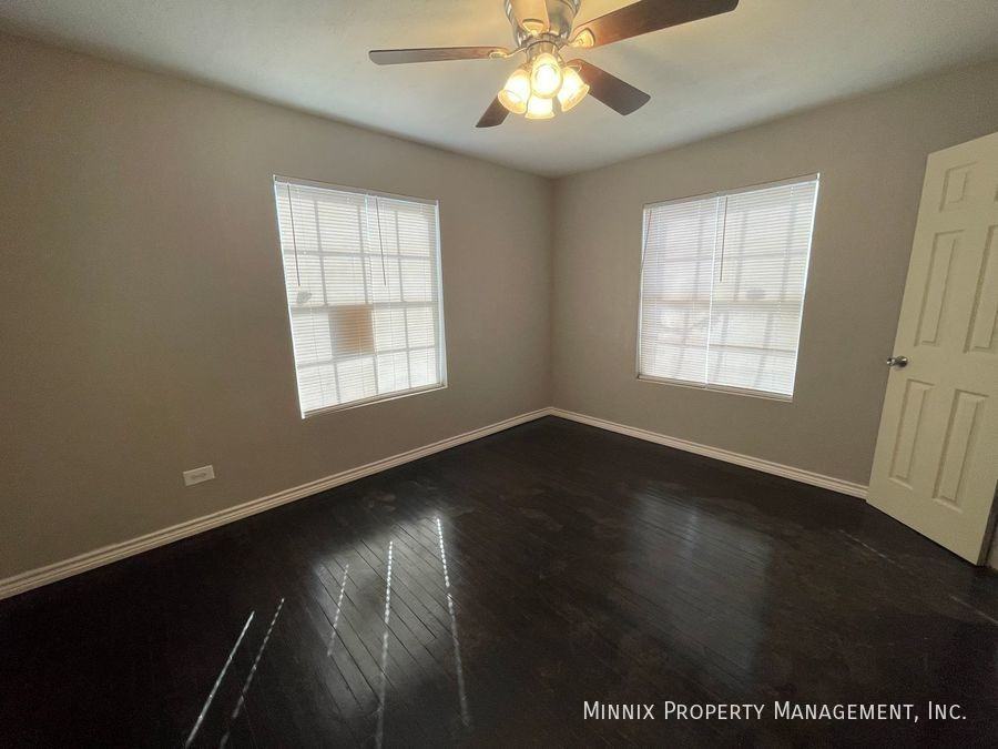202 S Virginia St - Photo 4 of 17