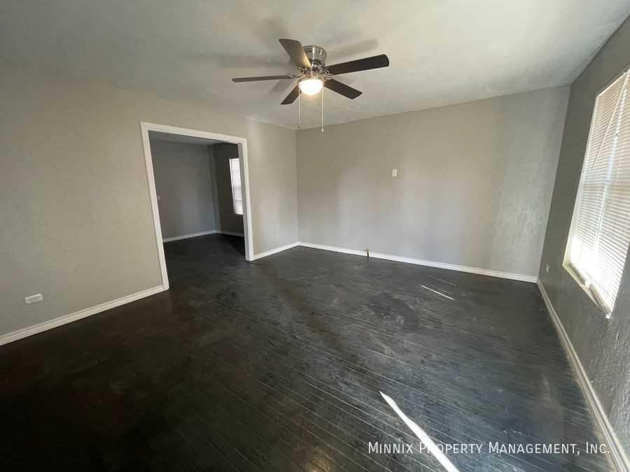 202 S Virginia St - Photo 5 of 17