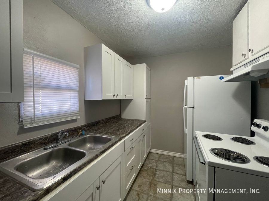 202 S Virginia St - Photo 7 of 17