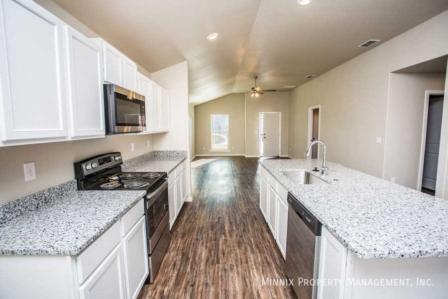 2035 Kenwood Ave - Photo 2 of 41