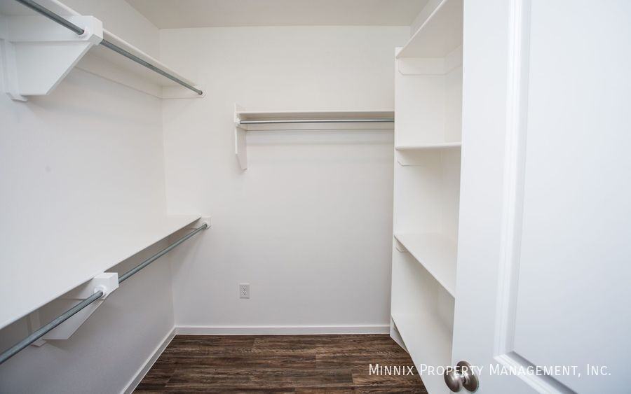 2035 Kenwood Ave - Photo 3 of 41