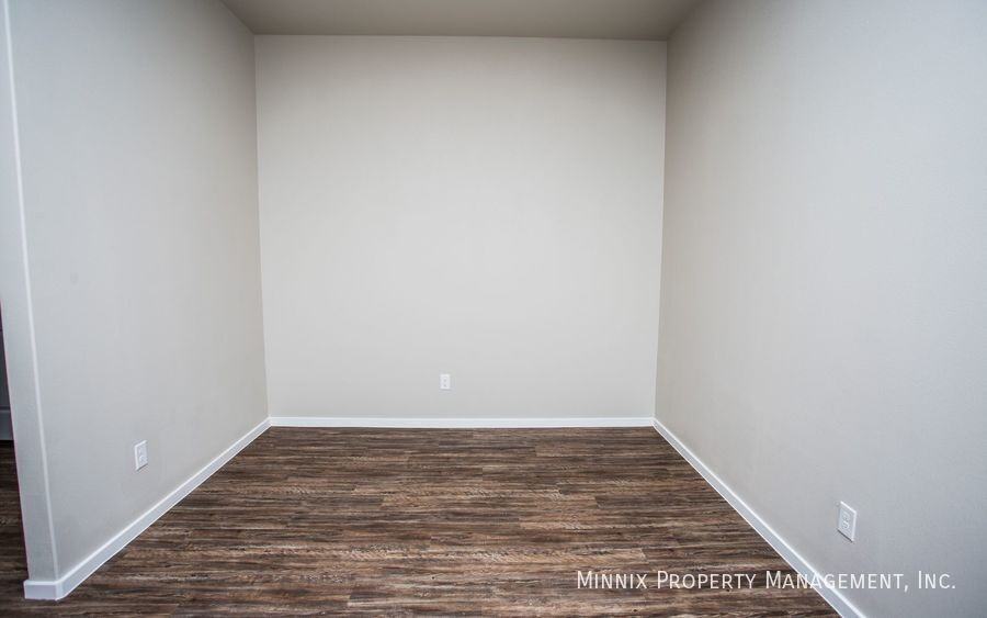 2035 Kenwood Ave - Photo 7 of 41