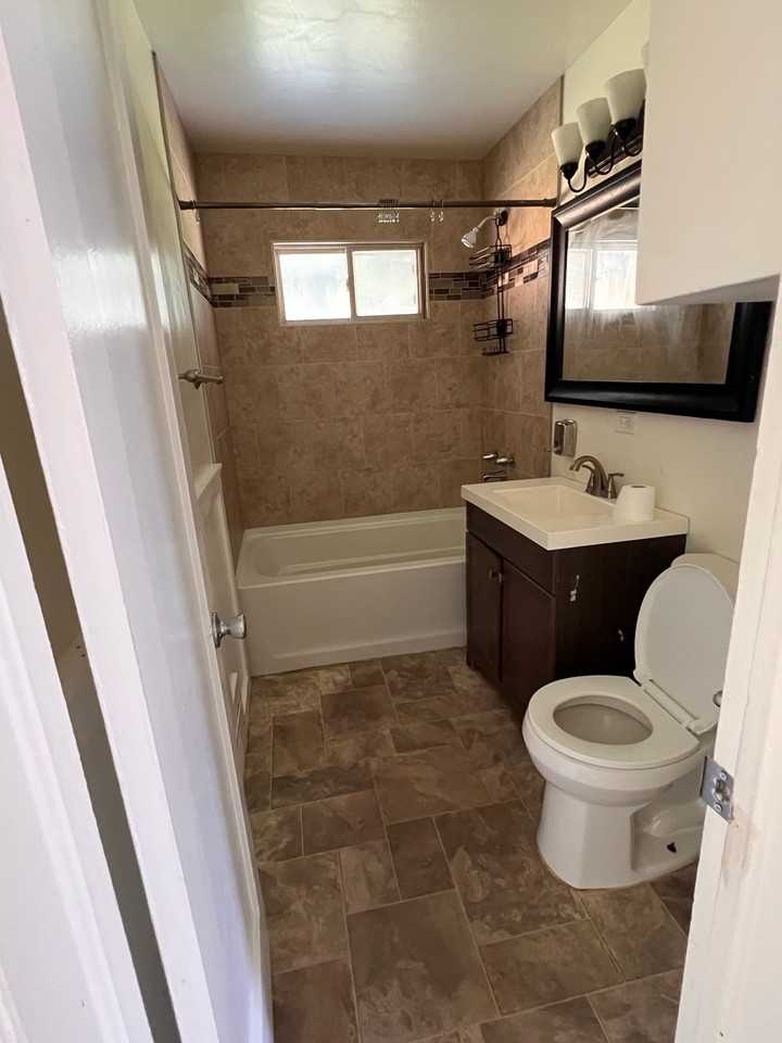 2411 S Illinois Ave - Photo 6 of 16