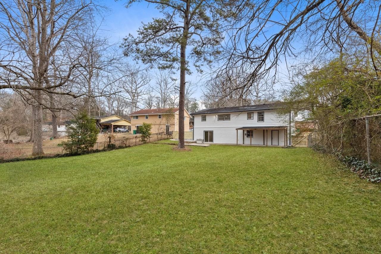 2347 Greenway Dr - Photo 3 of 15