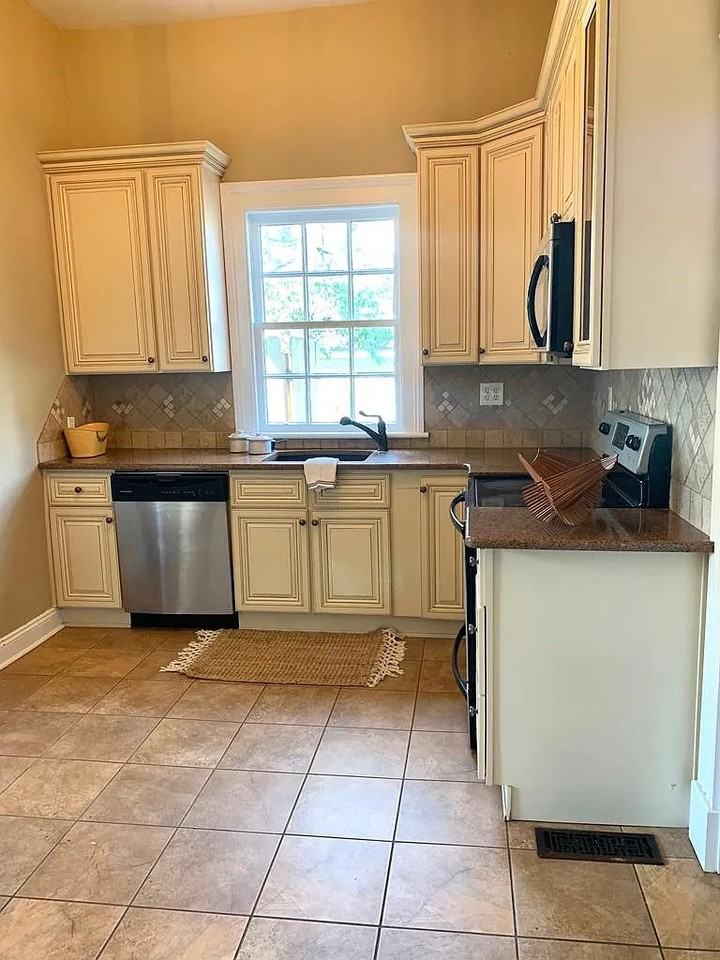 619 3rd Ave - Photo 6 of 20