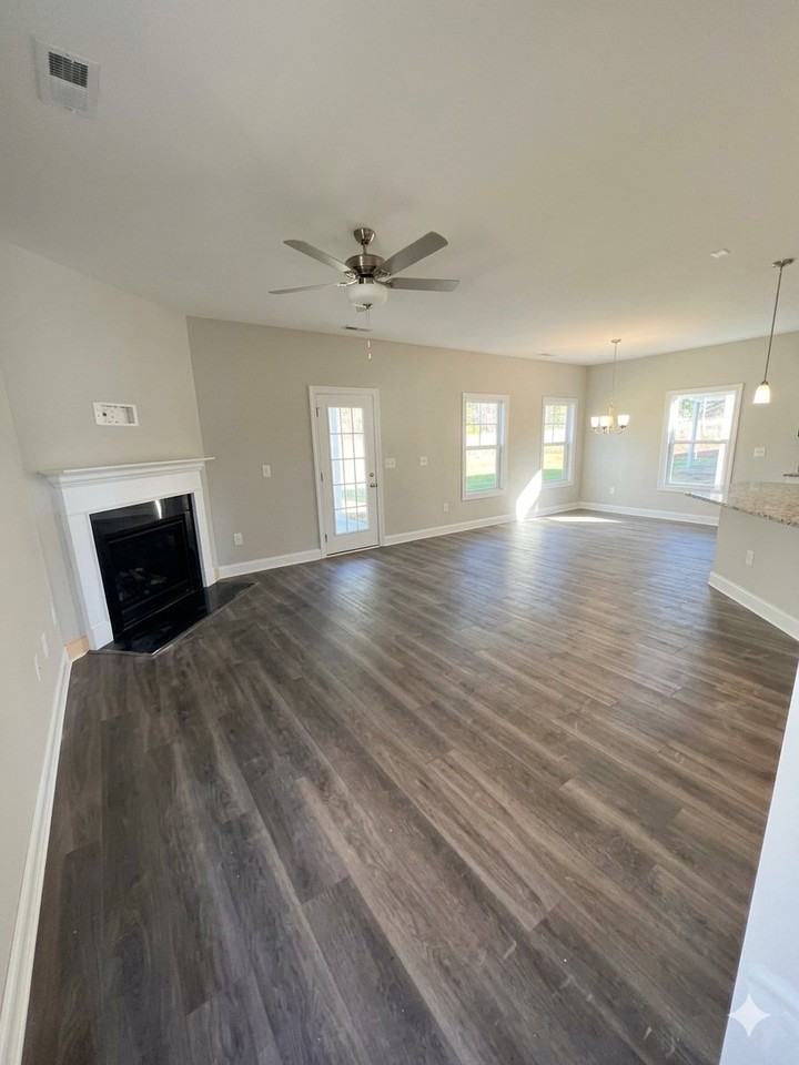 114 Hanover Ct - Photo 4 of 15