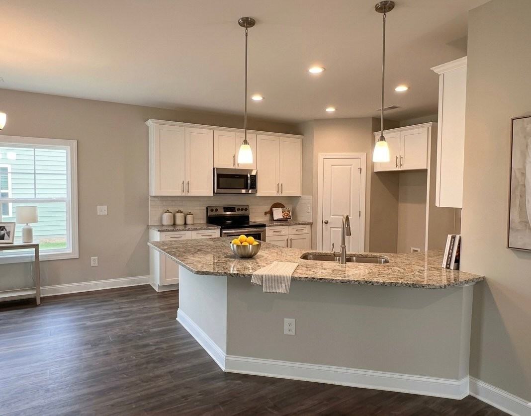 114 Hanover Ct - Photo 5 of 15