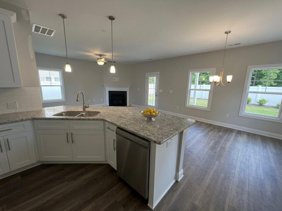 114 Hanover Ct - Photo 6 of 15