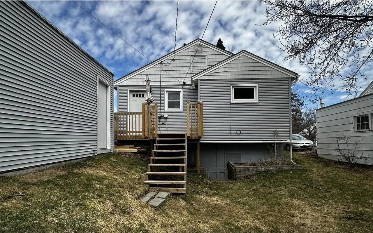 2412 Selmser Ave - Photo 3 of 9
