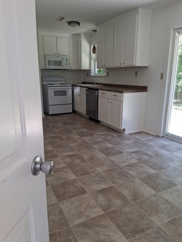 51 Stephanie Dr - Photo 2 of 11