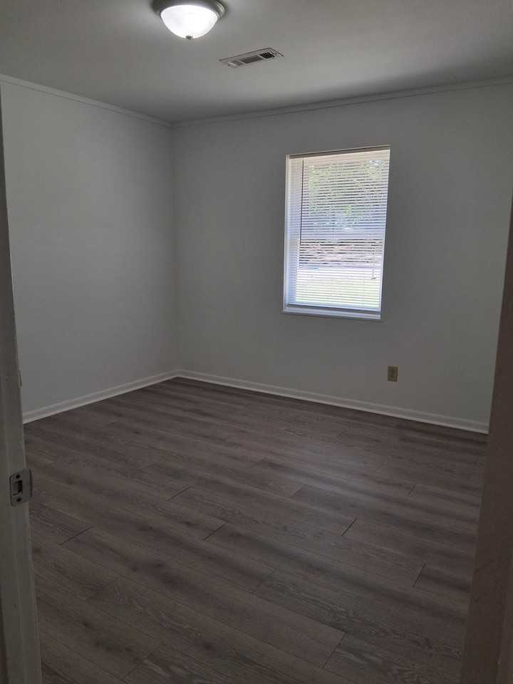 51 Stephanie Dr - Photo 7 of 11