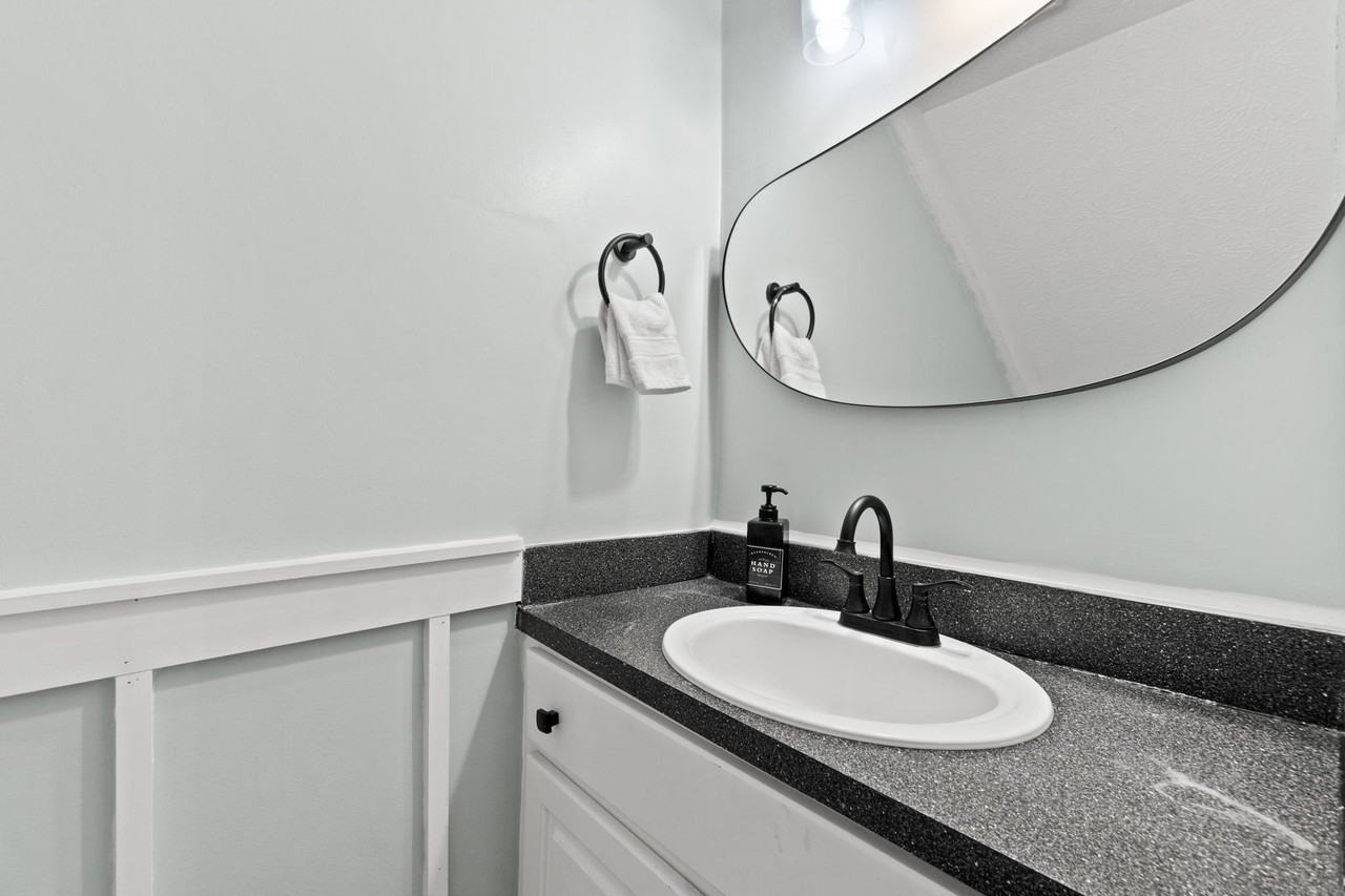 150 Robin Ln - Photo 6 of 20
