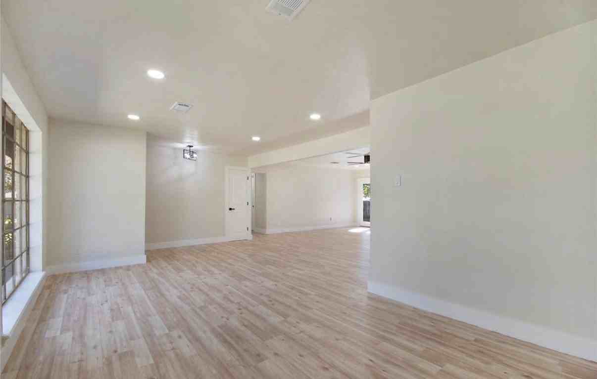 1212 Willow Glen Dr - Photo 5 of 19