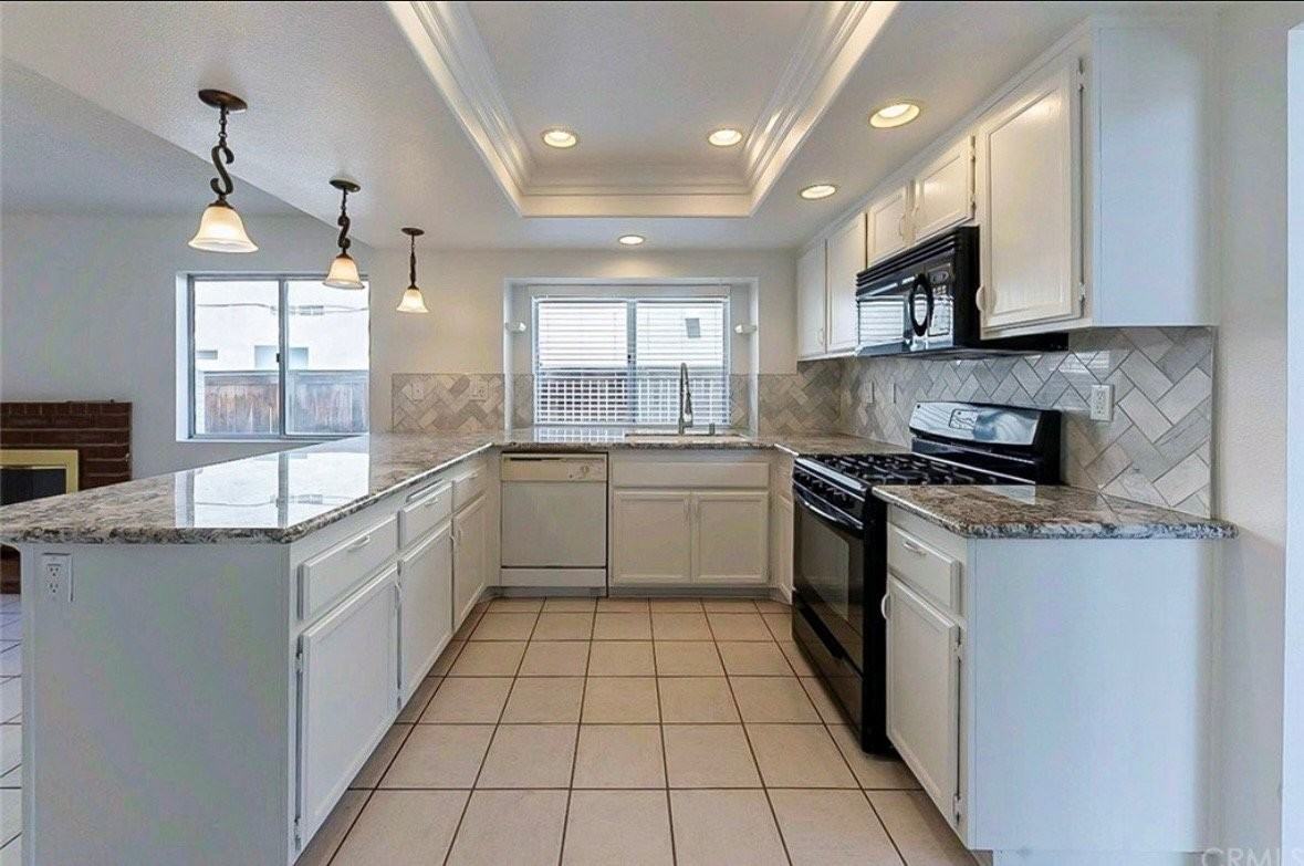 7915 Townsend Dr - Photo 6 of 13