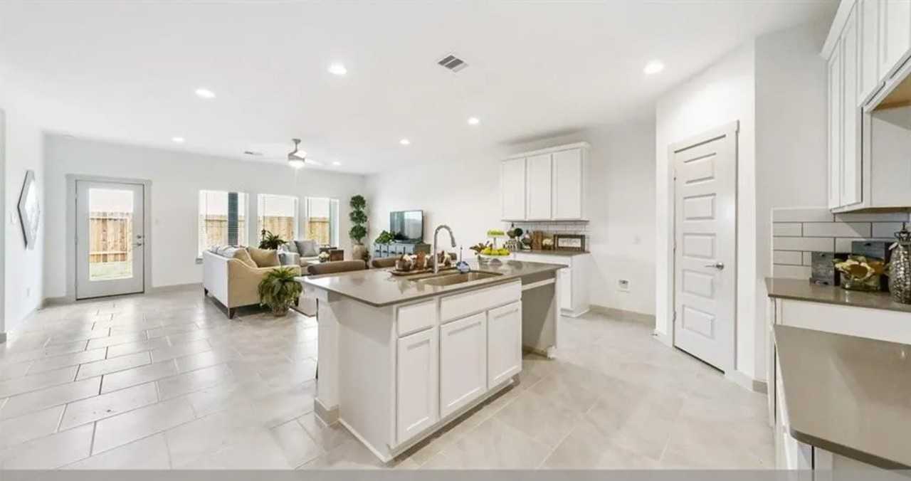 8043 House Bank Ln - Photo 3 of 20