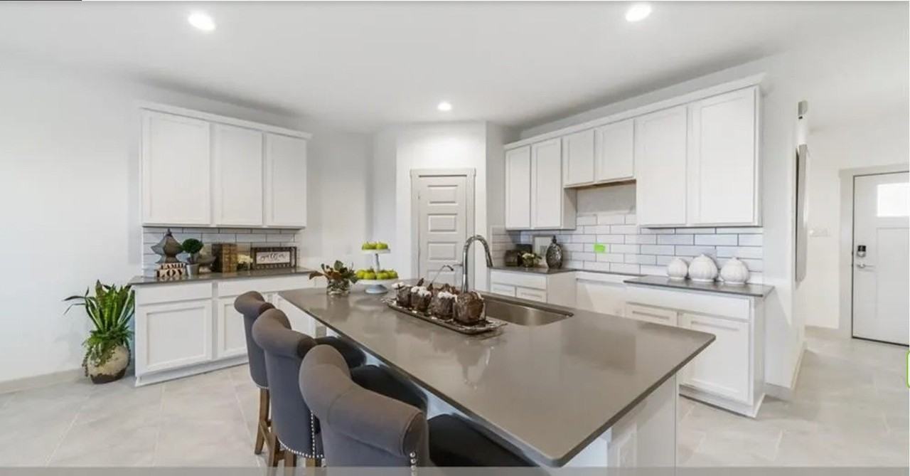 8043 House Bank Ln - Photo 4 of 20