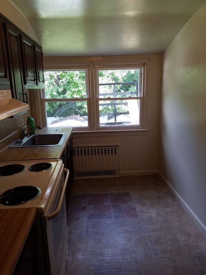 46 Parkview Ave #46-2ndFL - Photo 2 of 9