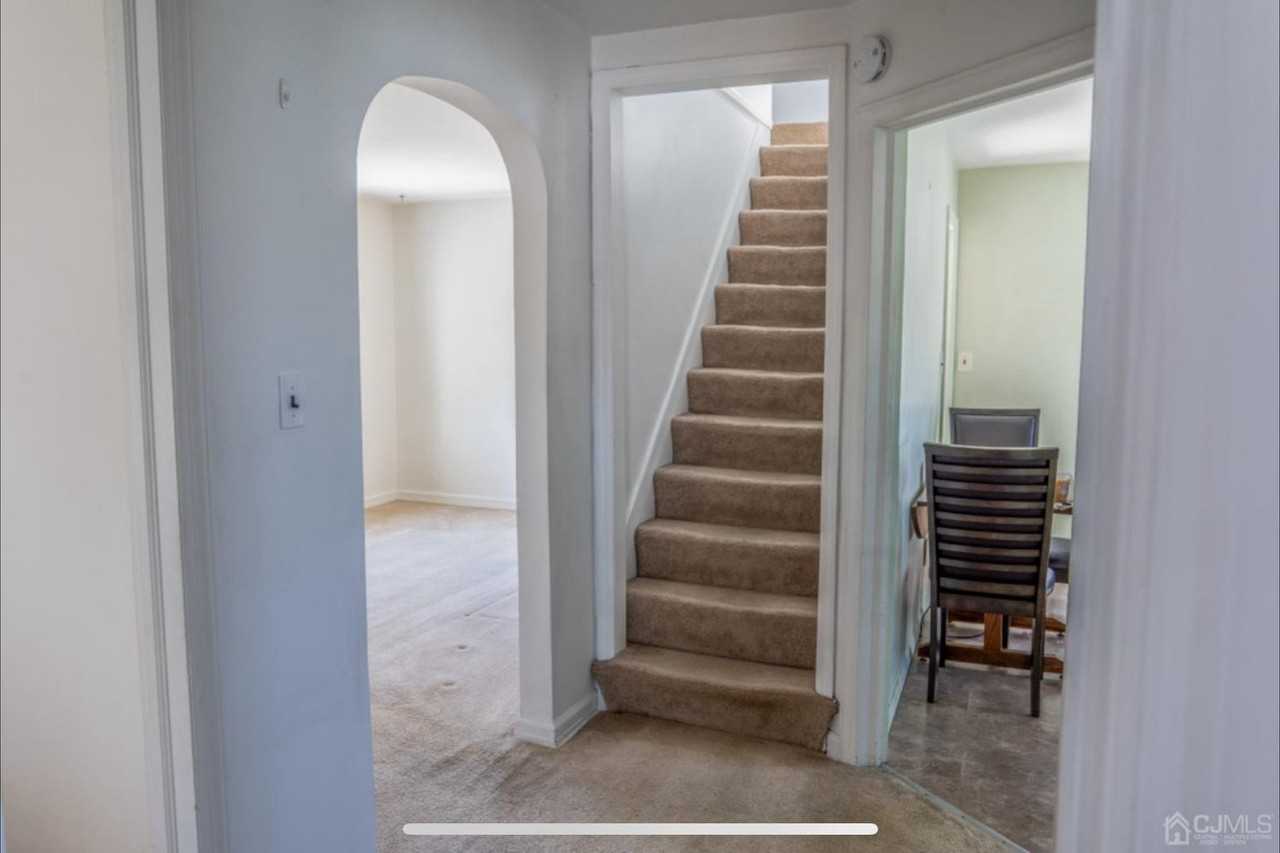 7 Sherman Ave - Photo 4 of 12