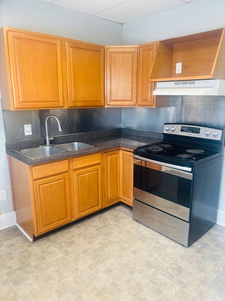 654 Oak St #C - Photo 2 of 11
